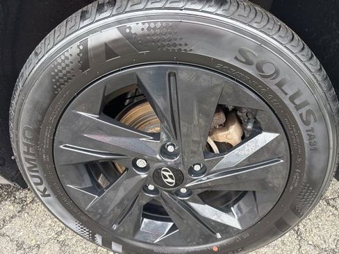 Used 2023 Hyundai Elantra SEL image 12