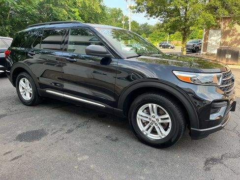 Used 2020 Ford Explorer XLT w/ Comfort Package AWD/4WD image 4