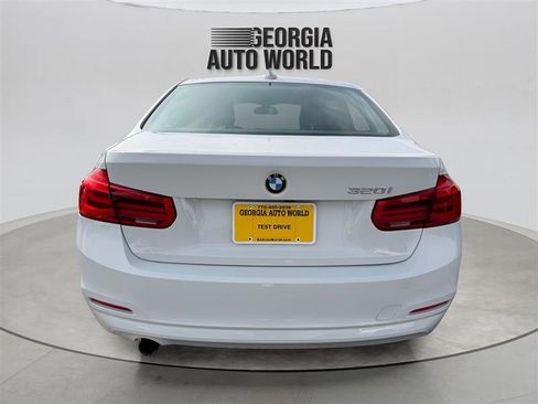 Used 2018 BMW 320i Sedan image 15