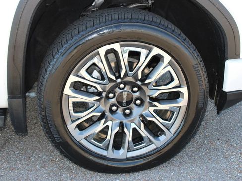 Used 2023 GMC Sierra 1500 Denali Ultimate AWD/4WD image 5
