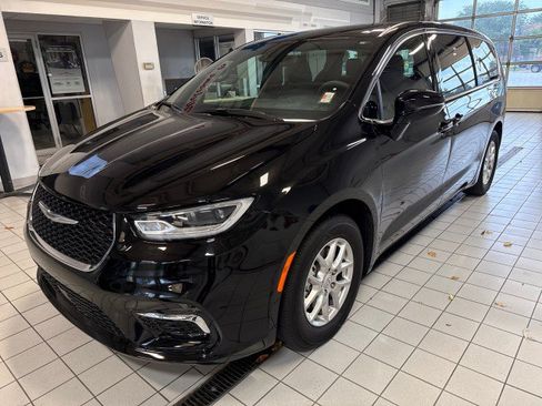 Used 2026 Chrysler Pacifica Select FWD image 7