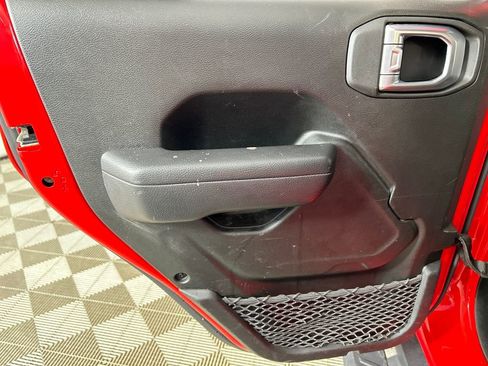 Used 2022 Jeep Gladiator Sport image 16