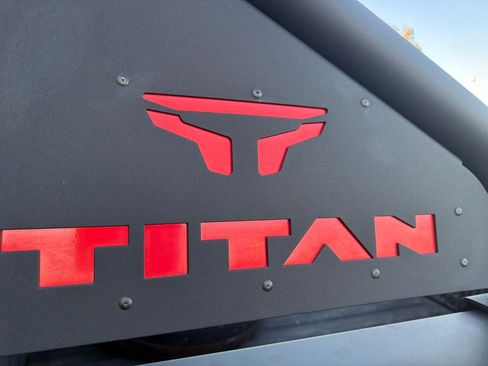 Used 2023 Nissan Titan SV w/ SV Convenience Package RWD image 6