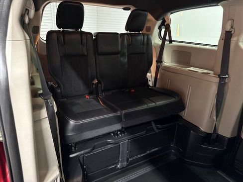 Used 2019 Dodge Grand Caravan SXT FWD image 31