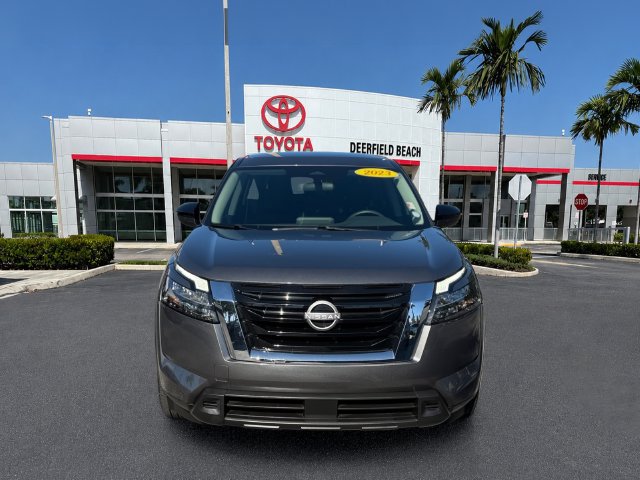 Used 2023 Nissan Pathfinder S FWD image 2
