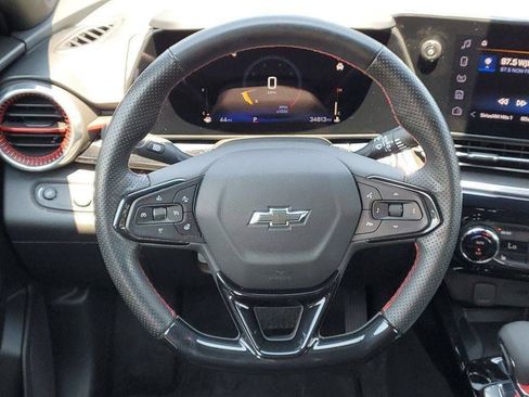 Used 2024 Chevrolet Trax RS w/ Sunroof Package FWD image 25