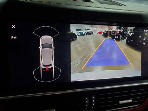 Used 2022 Porsche Cayenne image 34