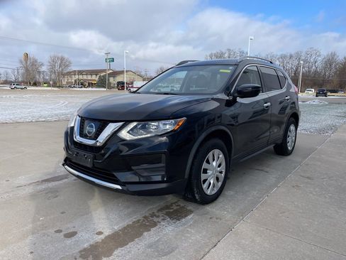 Used 2017 Nissan Rogue S w/ Appearance Package image 2