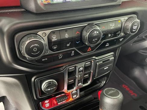 Used 2022 Jeep Gladiator Rubicon w/ Cold Weather Group AWD/4WD image 9