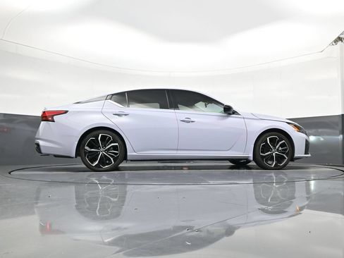 Certified 2025 Nissan Altima 2.5 SR FWD image 26
