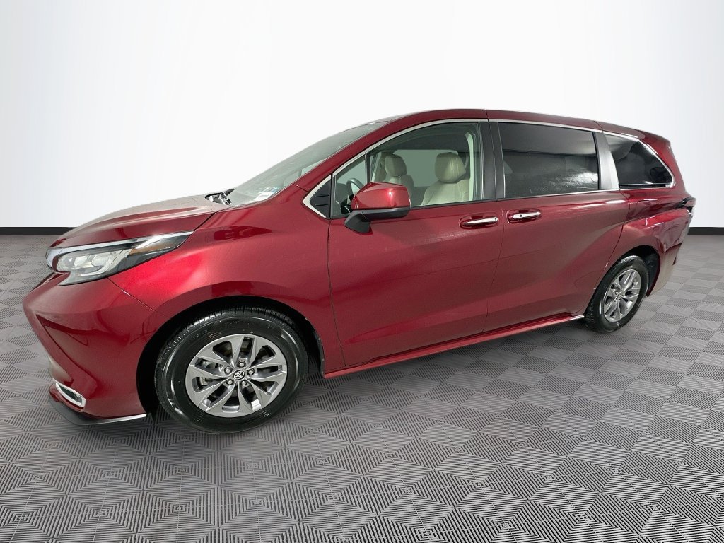 Certified 2023 Toyota Sienna XLE AWD/4WD image 4
