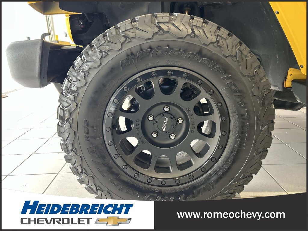 Used 2015 Jeep Wrangler Sahara w/ Connectivity Group AWD/4WD image 7