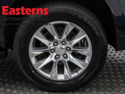 Used 2023 Chevrolet Suburban Premier image 32