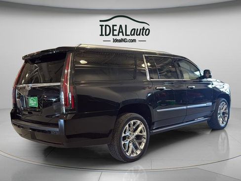 Used 2019 Cadillac Escalade ESV Platinum AWD/4WD image 17