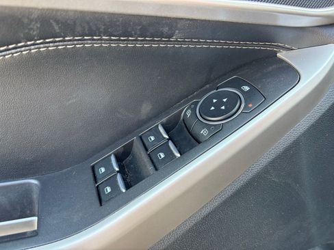 Used 2023 Ford Explorer XLT image 6