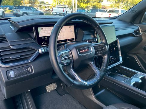 Used 2025 GMC Acadia Elevation AWD/4WD image 24