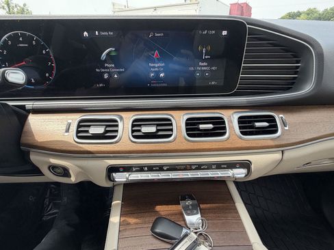 Used 2022 Mercedes-Benz GLE 350 4MATIC w/ Premium Package image 19