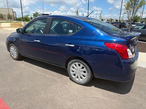 Used 2018 Nissan Versa SV FWD image 4