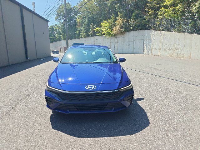 Used 2024 Hyundai Elantra SEL FWD image 7