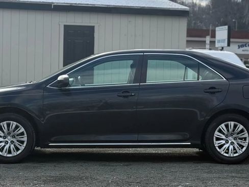 Used 2012 Toyota Camry L image 6