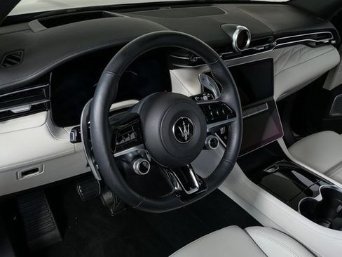 Used 2023 Maserati Grecale Modena image 4
