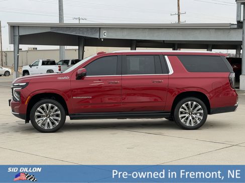 Certified 2025 Chevrolet Suburban High Country image 8