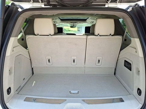 Used 2022 Cadillac Escalade Premium Luxury Platinum w/ Heavy-Duty Trailer Package AWD/4WD image 35
