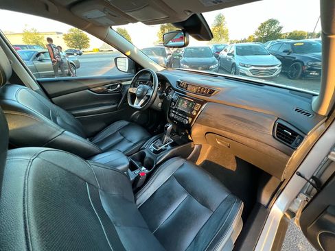 Used 2020 Nissan Rogue SL image 32