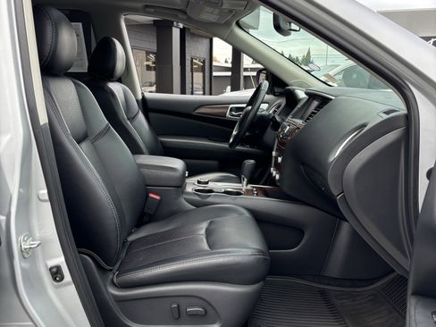 Used 2019 Nissan Pathfinder Platinum image 9