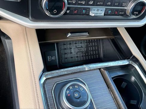 Used 2022 Ford Expedition Max Limited image 34