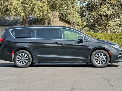 Used 2023 Chrysler Pacifica Touring-L