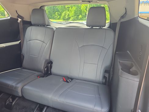 Used 2021 Buick Enclave Essence w/ Sound and Sites Package AWD/4WD image 22