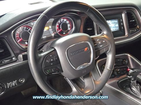 Used 2015 Dodge Challenger SXT RWD image 17