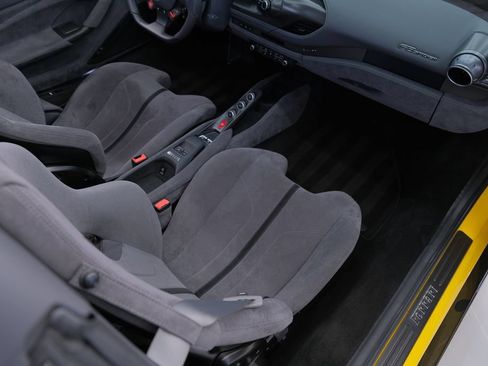 Used 2021 Ferrari F8 Tributo RWD image 23