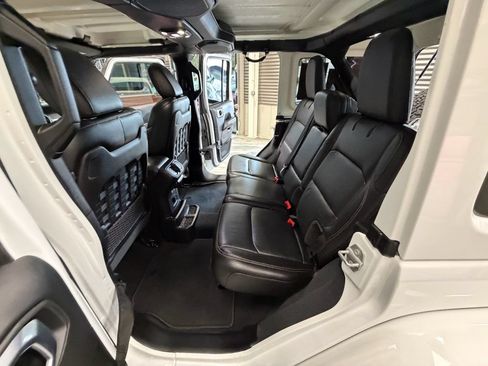 Used 2022 Jeep Wrangler Unlimited Rubicon w/ Trailer Tow Package AWD/4WD image 56
