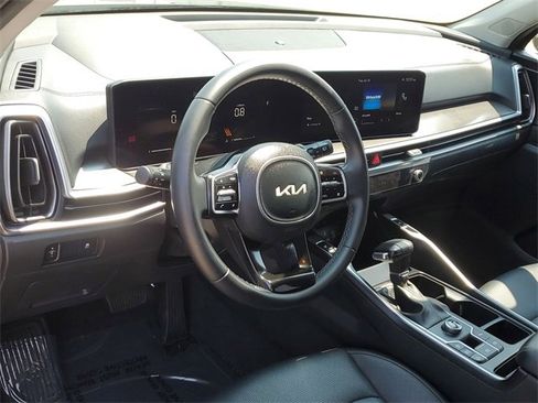 Used 2024 Kia Sorento S image 7
