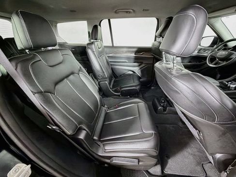 Used 2023 Jeep Grand Cherokee L Limited AWD/4WD image 28