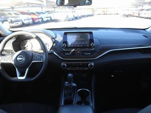 Used 2023 Nissan Altima 2.5 SV image 17