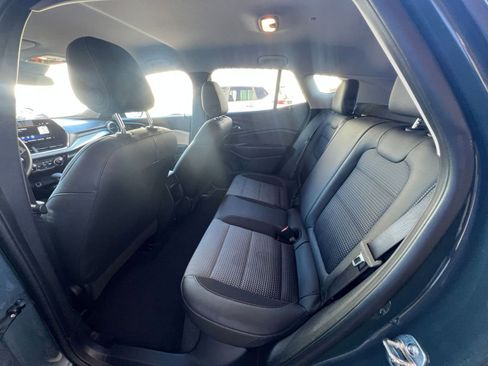 Used 2025 Chevrolet Trax LT w/ LT Convenience Package image 25