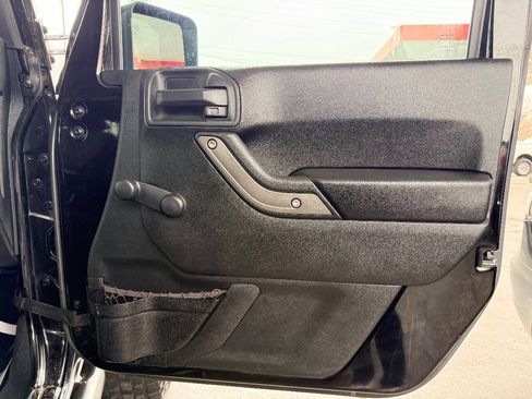 Used 2016 Jeep Wrangler Unlimited Sport w/ Connectivity Group image 34