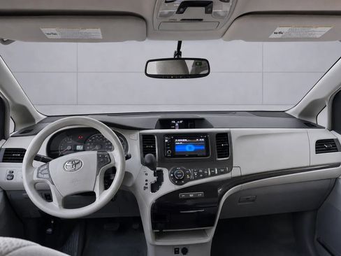 Used 2013 Toyota Sienna LE FWD image 11
