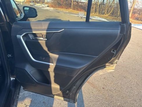 Used 2021 Toyota RAV4 XLE image 13