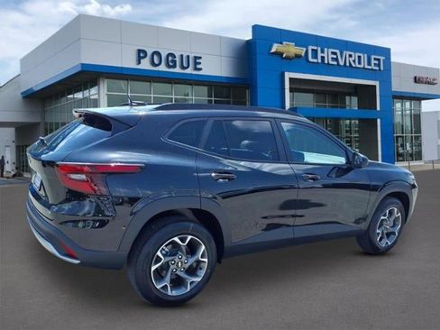 New 2026 Chevrolet Trax LT FWD image 2