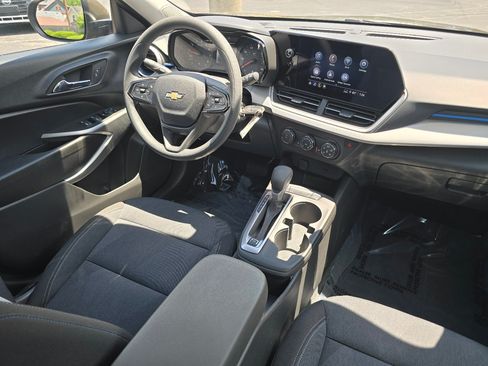Used 2024 Chevrolet Trax LS w/ LS Convenience Package FWD image 25