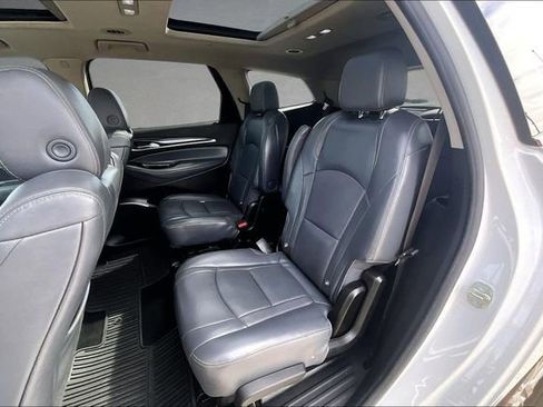 Used 2019 Buick Enclave Essence image 25