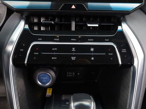 Used 2022 Toyota Venza Limited image 11