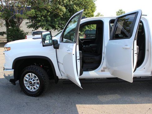 Used 2024 Chevrolet Silverado 2500 LT w/ Convenience Package AWD/4WD image 9
