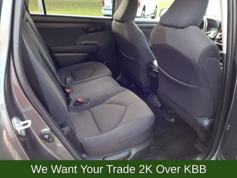 Used 2022 Toyota Highlander LE image 27