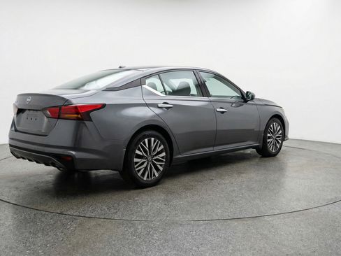 Used 2025 Nissan Altima 2.5 SV FWD image 9