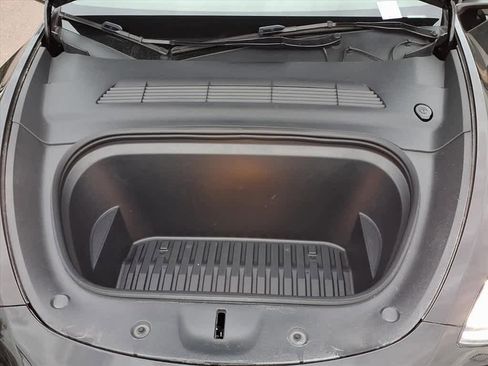 Used 2024 Tesla Model Y Long Range image 8